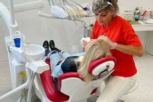 Dentální hygiena Písek Veronika Fikejzová image