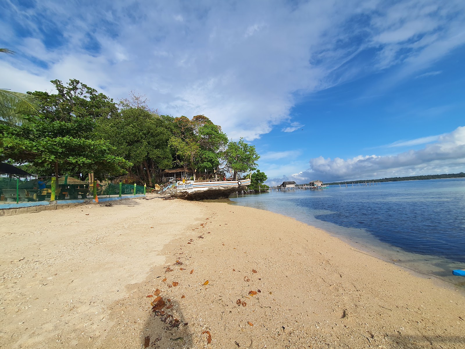 Foto di Buliluyan Beach con una superficie del sabbia beige e ciottoli