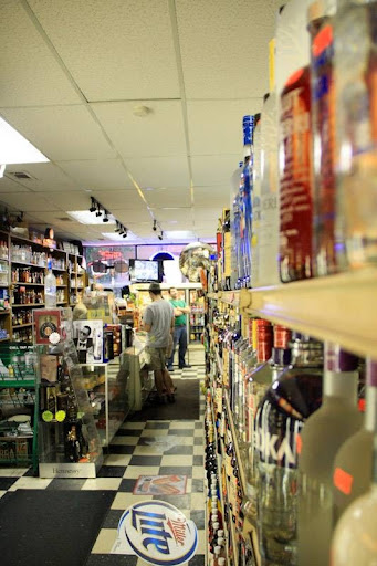 Liquor Store «El Valle Food & Liquors», reviews and photos, 2024 S Leavitt St, Chicago, IL 60608, USA