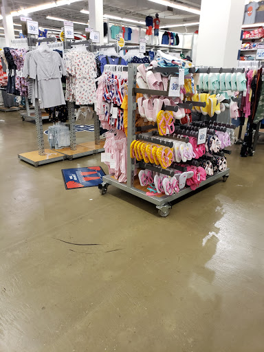 Clothing Store «Old Navy», reviews and photos, 2175 Summer St, Stamford, CT 06905, USA