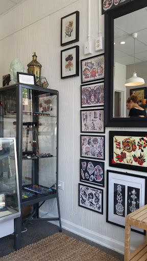 Tattoo Shop «Heart of Gold Body Arts», reviews and photos, 218 5th Ave W, Hendersonville, NC 28739, USA
