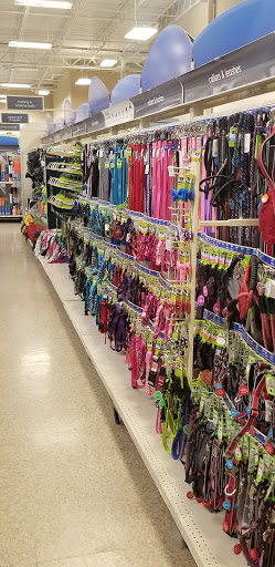Pet Supply Store «PetSmart», reviews and photos, 600-800 Hatton Dr, Glen Mills, PA 19342, USA