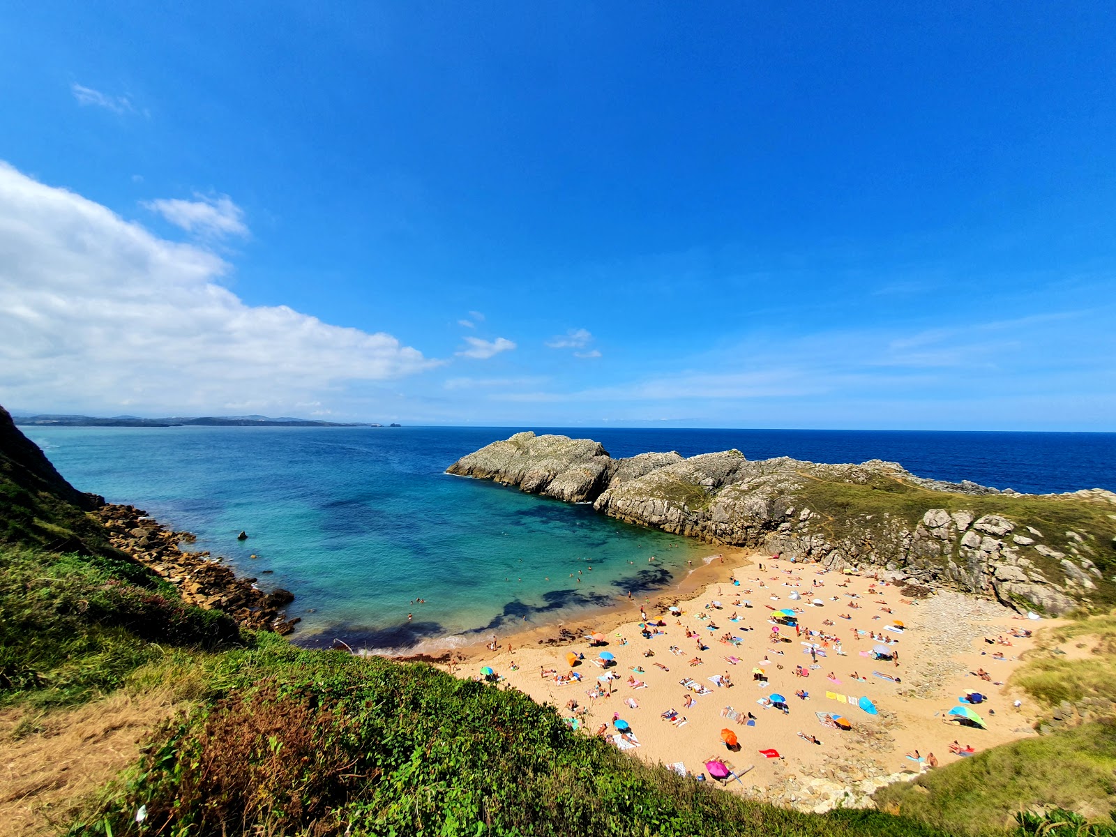 Playa de Somocuevas'in fotoğrafı çok temiz temizlik seviyesi ile