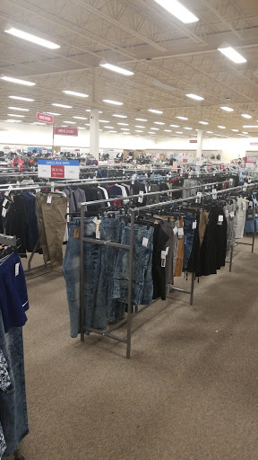 Clothing Store «Burlington Coat Factory», reviews and photos, 510 Howe Ave, Cuyahoga Falls, OH 44221, USA