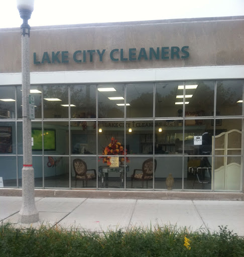 Lake City Cleaners in Lake Forest, Illinois