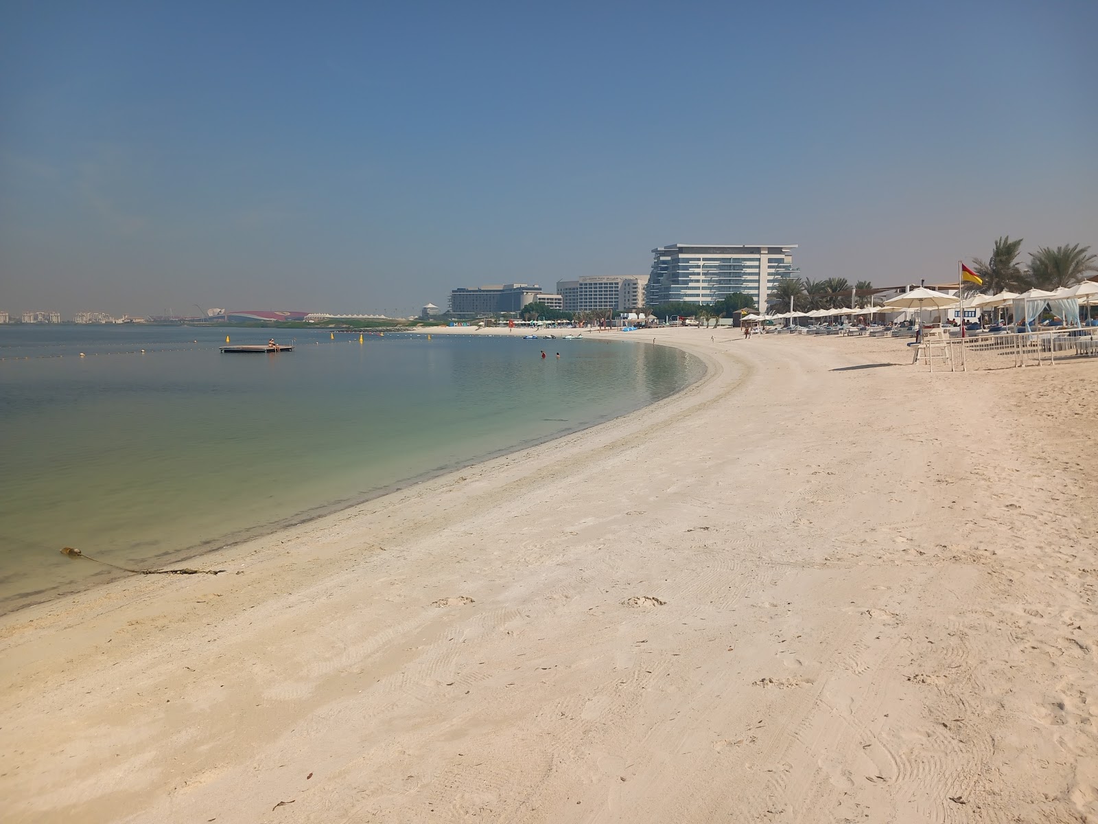 Foto de Yas Beach - lugar popular entre los conocedores del relax