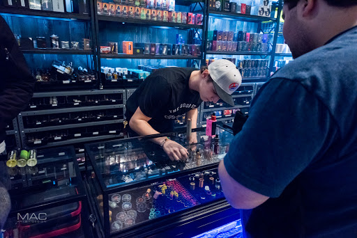 Tobacco Shop «Xhale Vapor N Smoke», reviews and photos, 5610 E Lake Sammamish Pkwy SE, Issaquah, WA 98029, USA