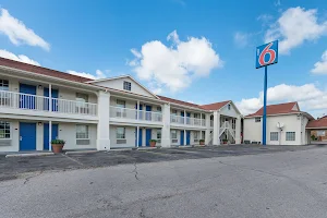 Motel 6 Livingston, TX image
