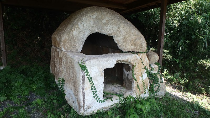 白石の石棺