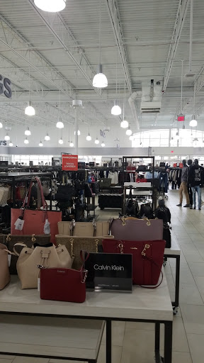 Department Store «Saks OFF 5TH», reviews and photos, 1155 Buck Creek Rd #400, Simpsonville, KY 40067, USA