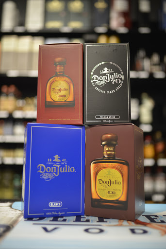 Liquor Store «Vines Wine & Spirits», reviews and photos, 7585 W Sand Lake Rd, Orlando, FL 32819, USA