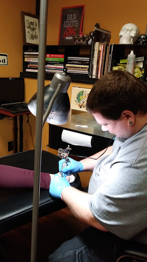 Tattoo Shop «Hollyweird Tattoos», reviews and photos, 569 GA-138, Jonesboro, GA 30236, USA