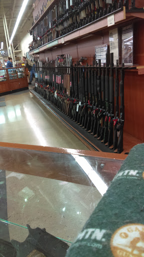 Sporting Goods Store «Gander Mountain», reviews and photos, 2100 S Randall Rd, Geneva, IL 60134, USA