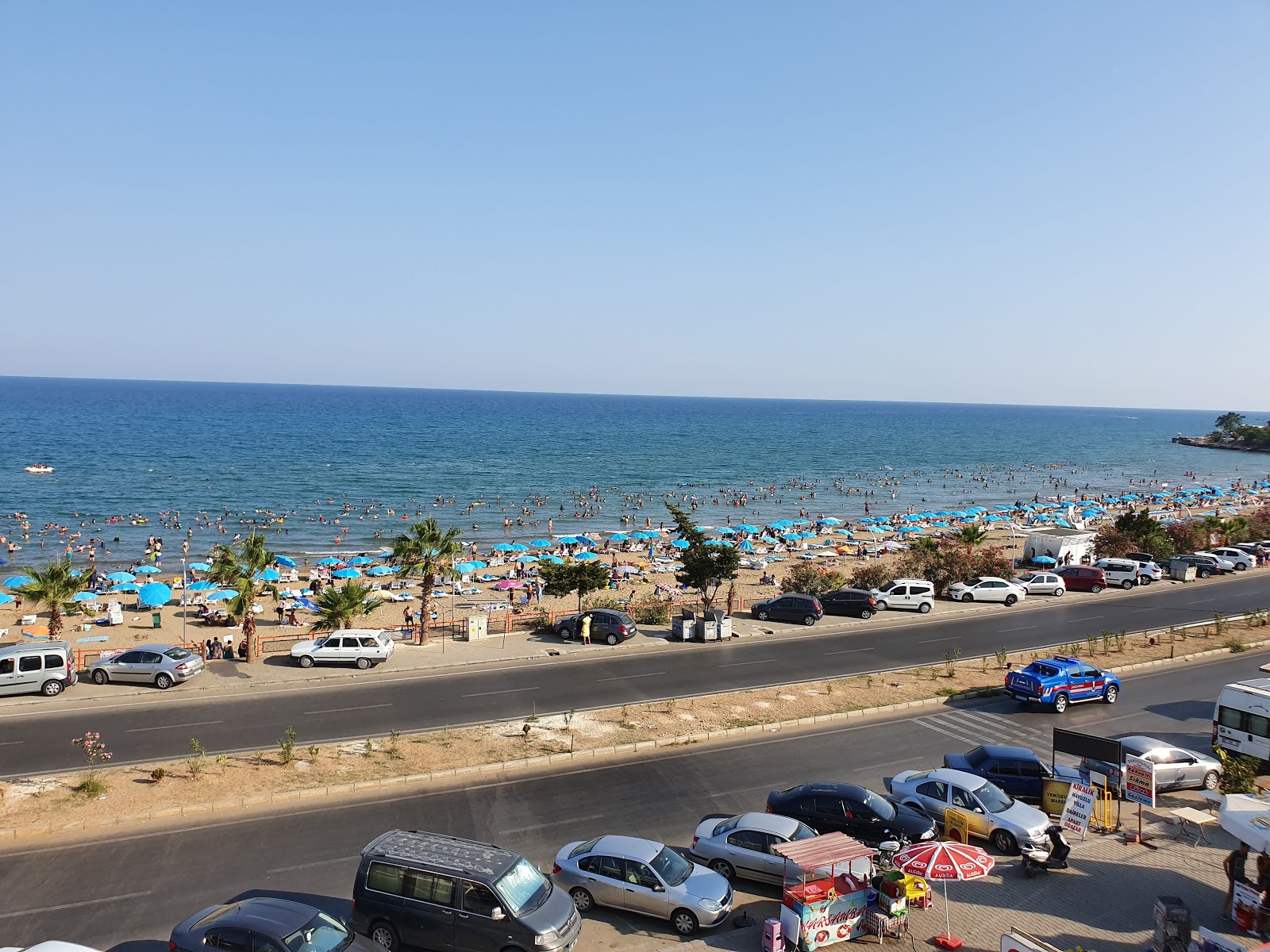 Foto di Ayas beach III con una superficie del sabbia beige