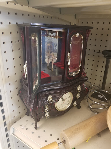 Thrift Store «The Salvation Army Family Store & Donation Center», reviews and photos, 6715 Dempster St, Morton Grove, IL 60053, USA