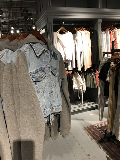 Clothing Store «Hollister Co.», reviews and photos, 647 Spectrum Center Dr, Irvine, CA 92618, USA