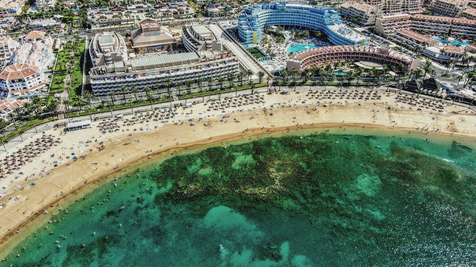 Foto von Playa del Camison mit türkisfarbenes wasser Oberfläche