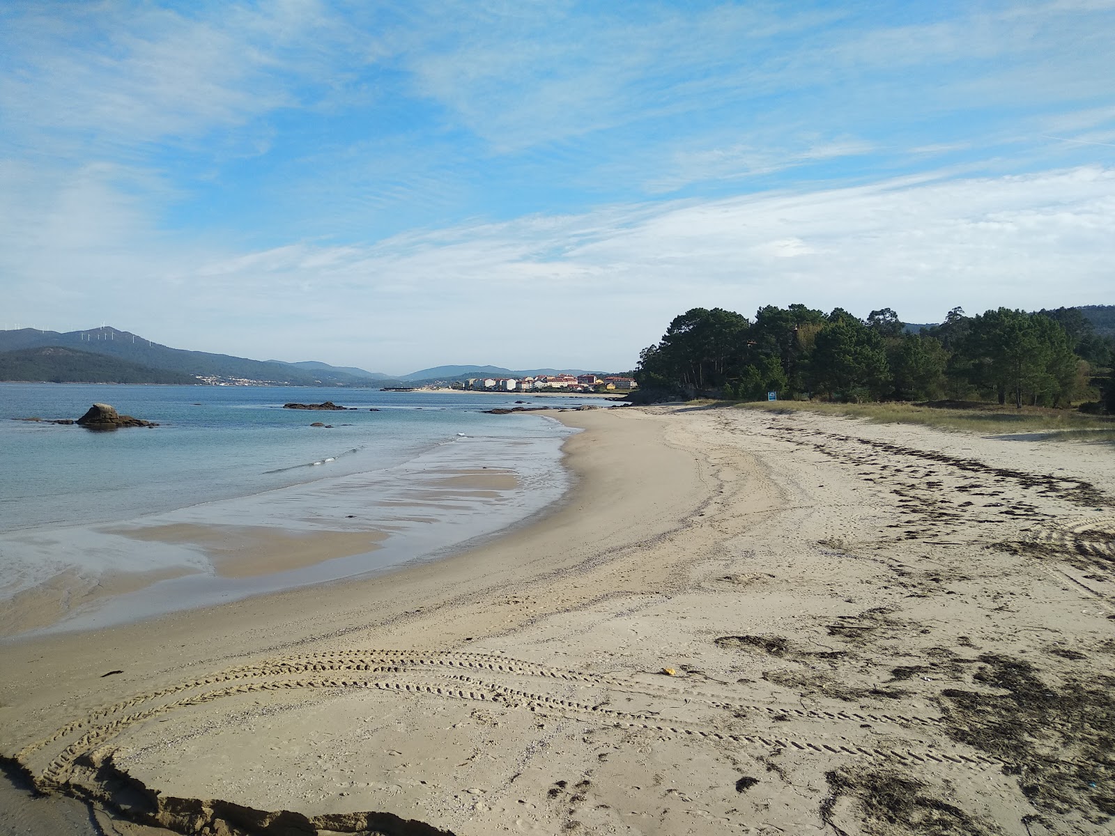 Foto de Pozo beach com areia fina e branca superfície