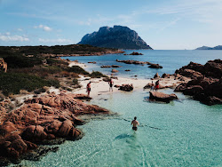 Photo de Sud di Isola Piana Beach et ses beaux paysages