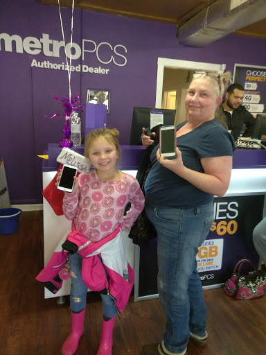 Cell Phone Store «MetroPCS Authorized Dealer», reviews and photos, 895 W Center St, Kingsport, TN 37660, USA