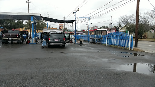 Vasquez Hand Car Wash in Houston