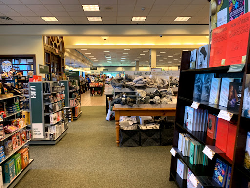 Book Store «Barnes & Noble», reviews and photos, 1260 Oviedo Marketplace Blvd, Oviedo, FL 32765, USA