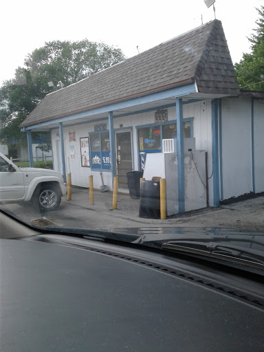 Liquor Store «Springfield Discount Liquor», reviews and photos, 1423 E Kearney St, Springfield, MO 65803, USA