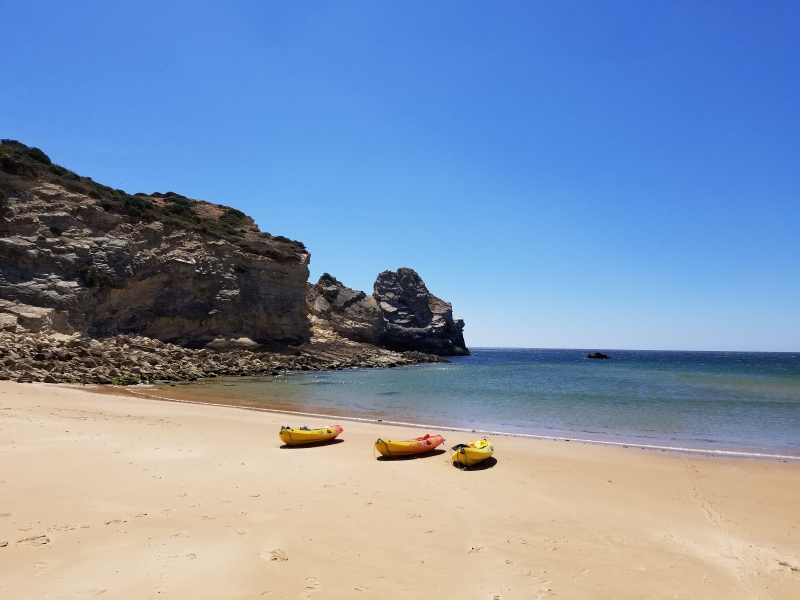 Zdjęcie Praia do Barranco z powierzchnią turkusowa czysta woda