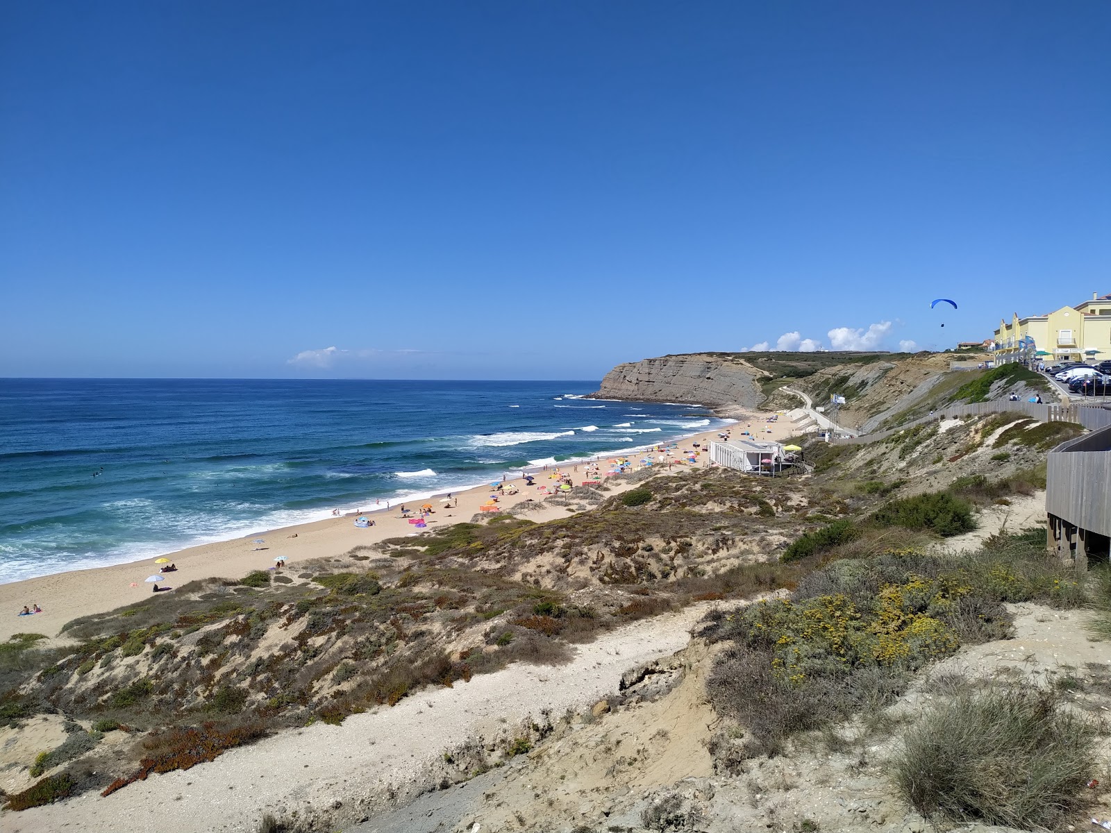 Foto de Praia Azul e o assentamento