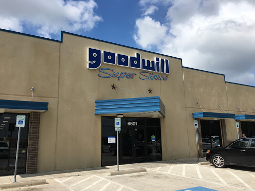 Goodwill Store - Lake Worth image 4