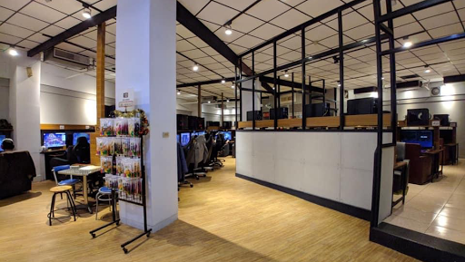 北半球電競館 楠梓加昌店 網咖