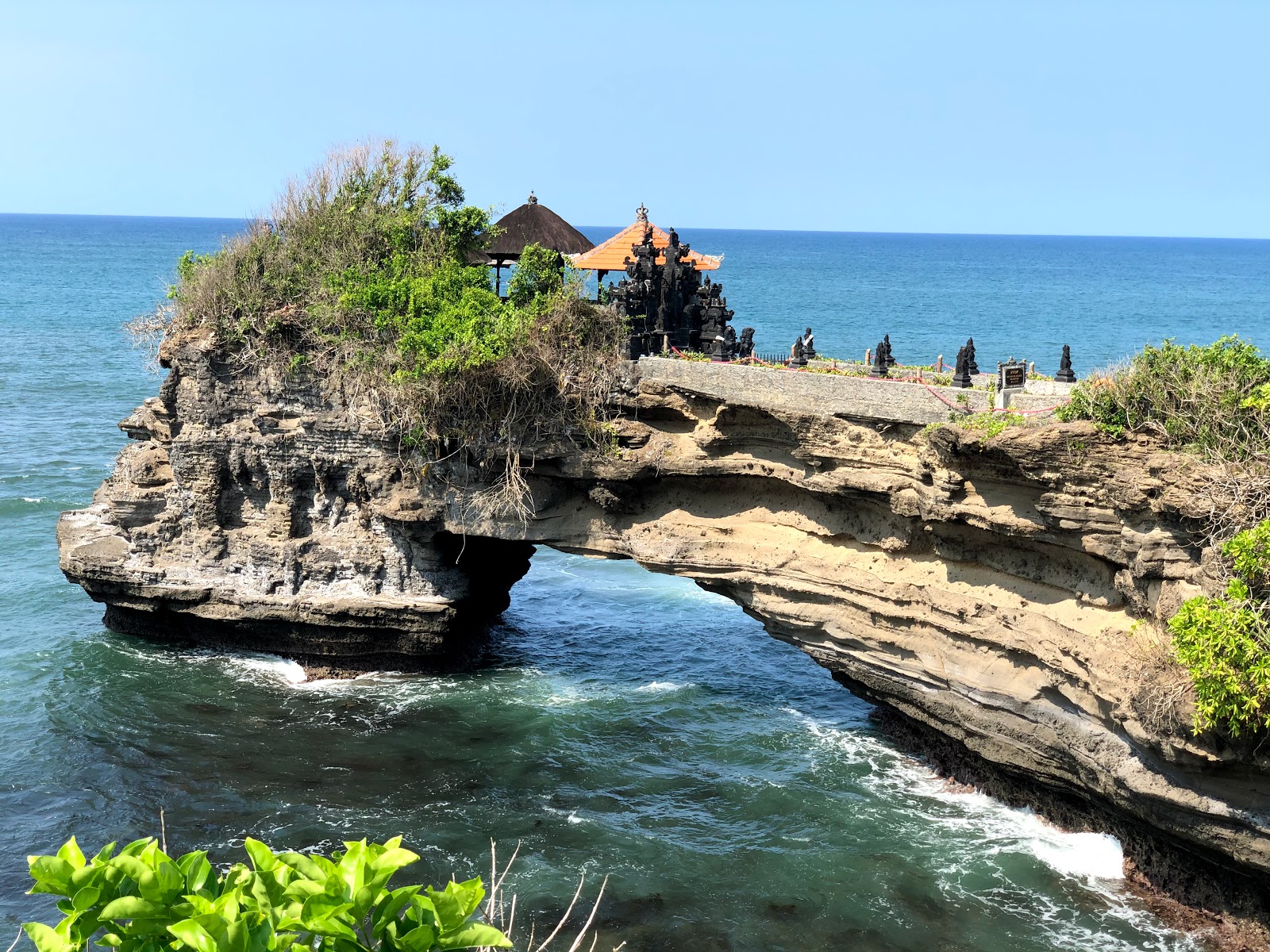Batu Bolong Temple Beach'in fotoğrafı çok temiz temizlik seviyesi ile