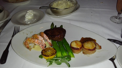 Shopping Mall «Uptown Plaza - Dallas», reviews and photos, 2222 McKinney Ave, Dallas, TX 75201, USA