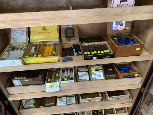 Tobacco Shop «AK SMOKE SHOP», reviews and photos, 5135 W Shaw Ave, Fresno, CA 93722, USA