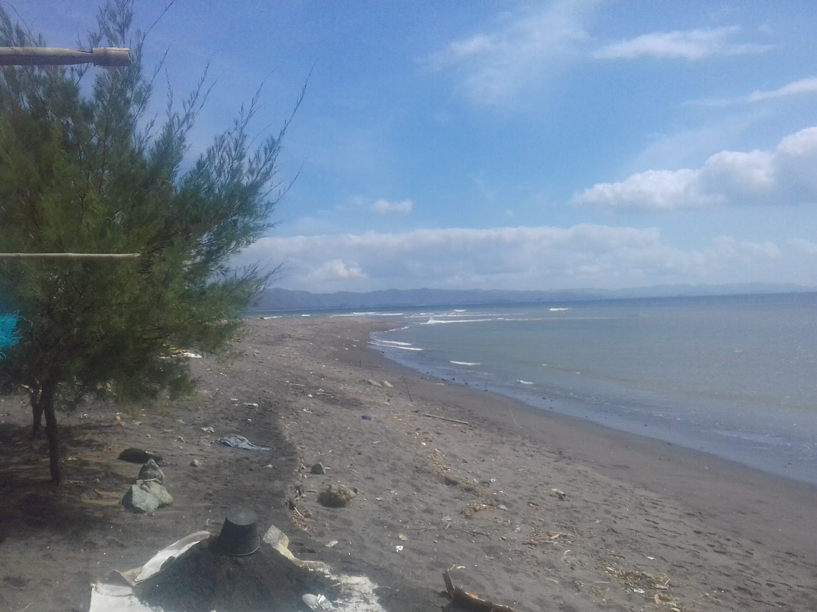 Fotografie cu Induk Beach cu plajă spațioasă