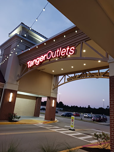 Outlet Mall «Tanger Outlet Myrtle Beach Hwy 501», reviews and photos, 4635 Factory Stores Blvd, Myrtle Beach, SC 29579, USA