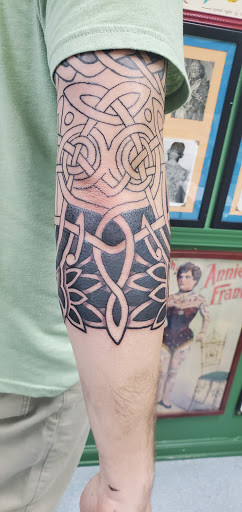 Tattoo Shop «Deluxe Tattoo Parlor», reviews and photos, 1705 Broadway St, Vancouver, WA 98663, USA