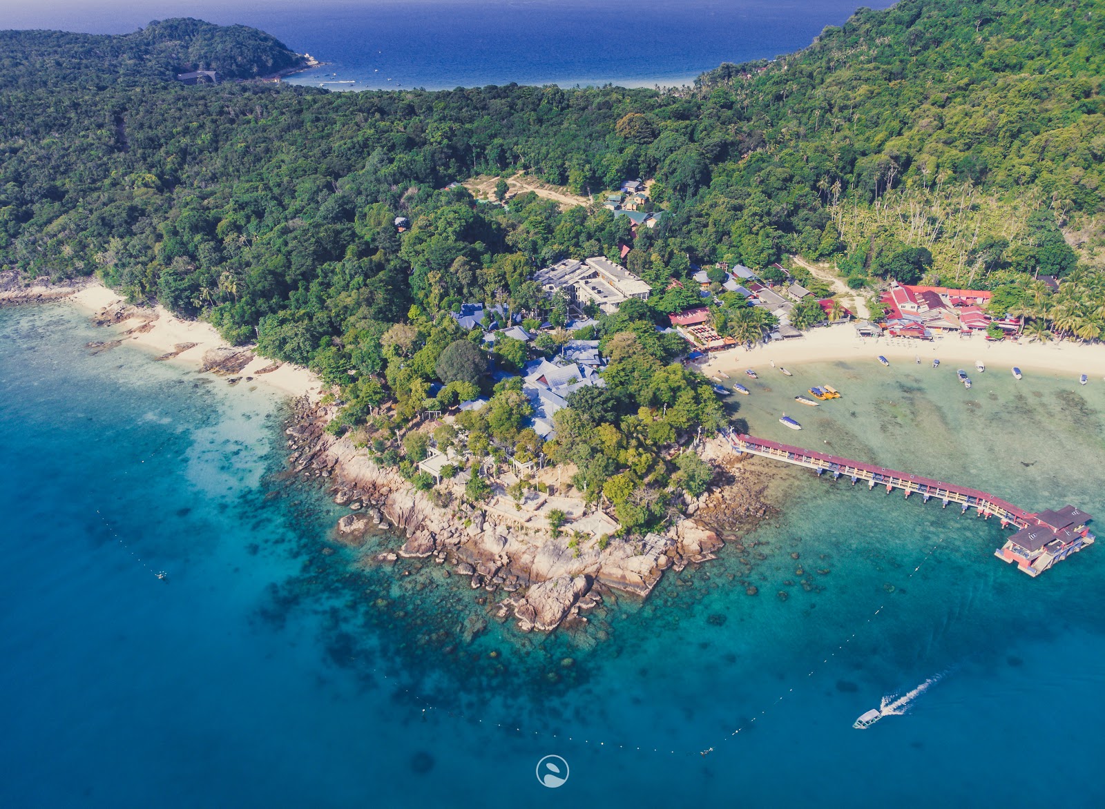 Foto von Coral Bay Perhentian Kecil und die siedlung