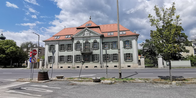 Nyitvatartás: Csornai Martincsevics Károly Városi Könyvtár