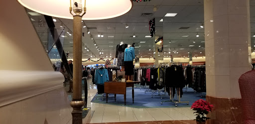 Department Store «Von Maur», reviews and photos, 7700 E Kellogg Dr N, Wichita, KS 67207, USA