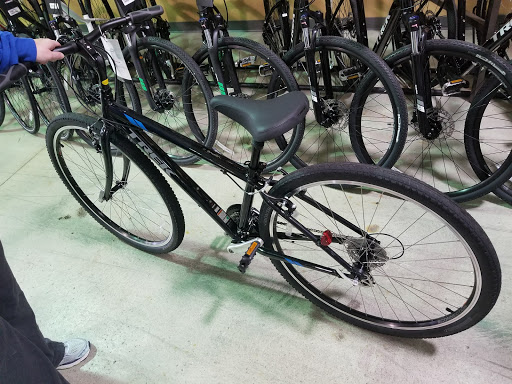 Bicycle Store «Trek Bicycle Store of Omaha (Midtown)», reviews and photos, 7214 Jones St, Omaha, NE 68114, USA