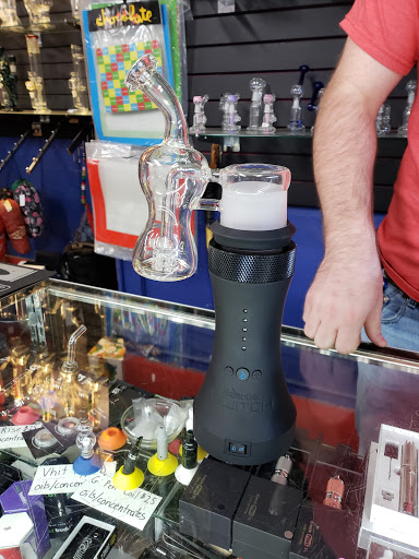 Tobacco Shop «Happy Hut», reviews and photos, 343 NE Baker St, McMinnville, OR 97128, USA