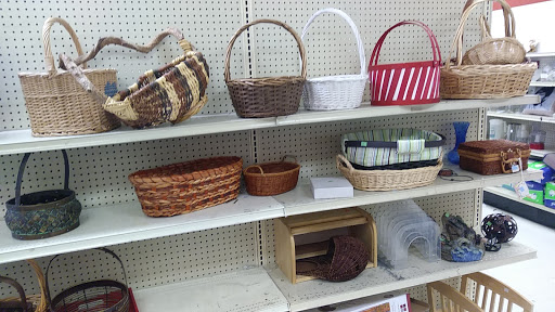 Thrift Store «Goodwill - Glendale», reviews and photos, 1622 W Glenoaks Blvd, Glendale, CA 91202, USA