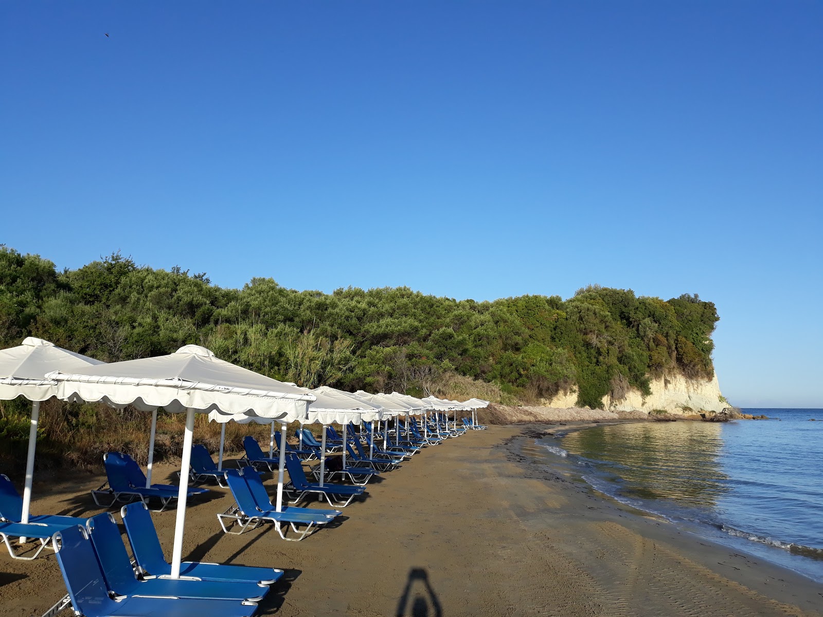 Photo of Roda beach amenities area