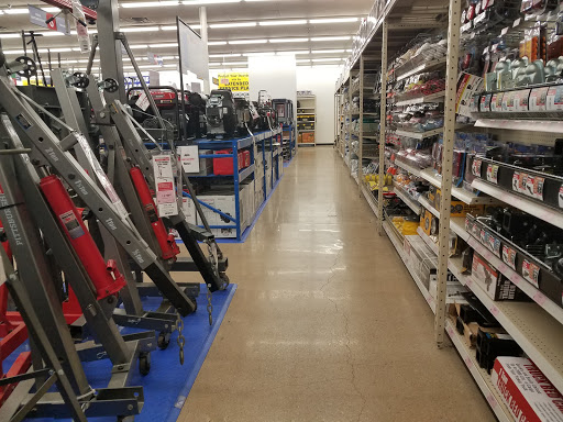 Hardware Store «Harbor Freight Tools», reviews and photos, 904 N Lake St, Aurora, IL 60506, USA