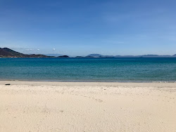 KDL Ganh Nhay Beach'in fotoğrafı geniş bir kıyı şeridi ile birlikte