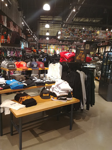 Clothing Store «Zumiez», reviews and photos, 5900 Sugarloaf Pkwy #509, Lawrenceville, GA 30043, USA