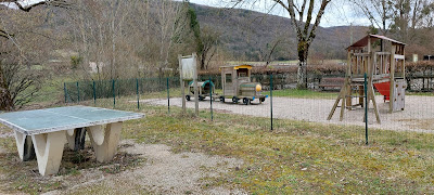 Aire de Jeux à Nivigne et Suran