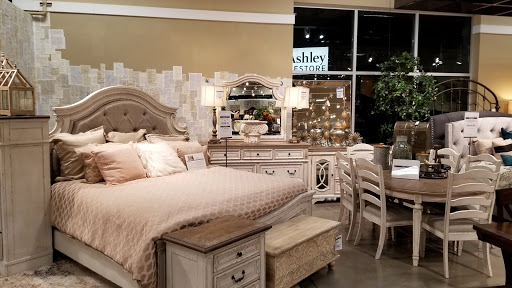 Furniture Store «Ashley Furniture HomeStore», reviews and photos, 2028 N Tomahawk Island Dr, Portland, OR 97217, USA