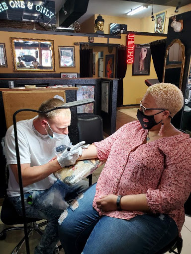 Tattoo Shop «BAY CITY TATTOO INC», reviews and photos, 1632 E 7th Ave, Tampa, FL 33605, USA